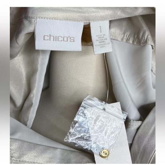 NWT- SLEEK CHIC SAMARA TOP by Chico’s Size 1 3/4 Button Up Dusted Gold LS - Picture 8 of 9